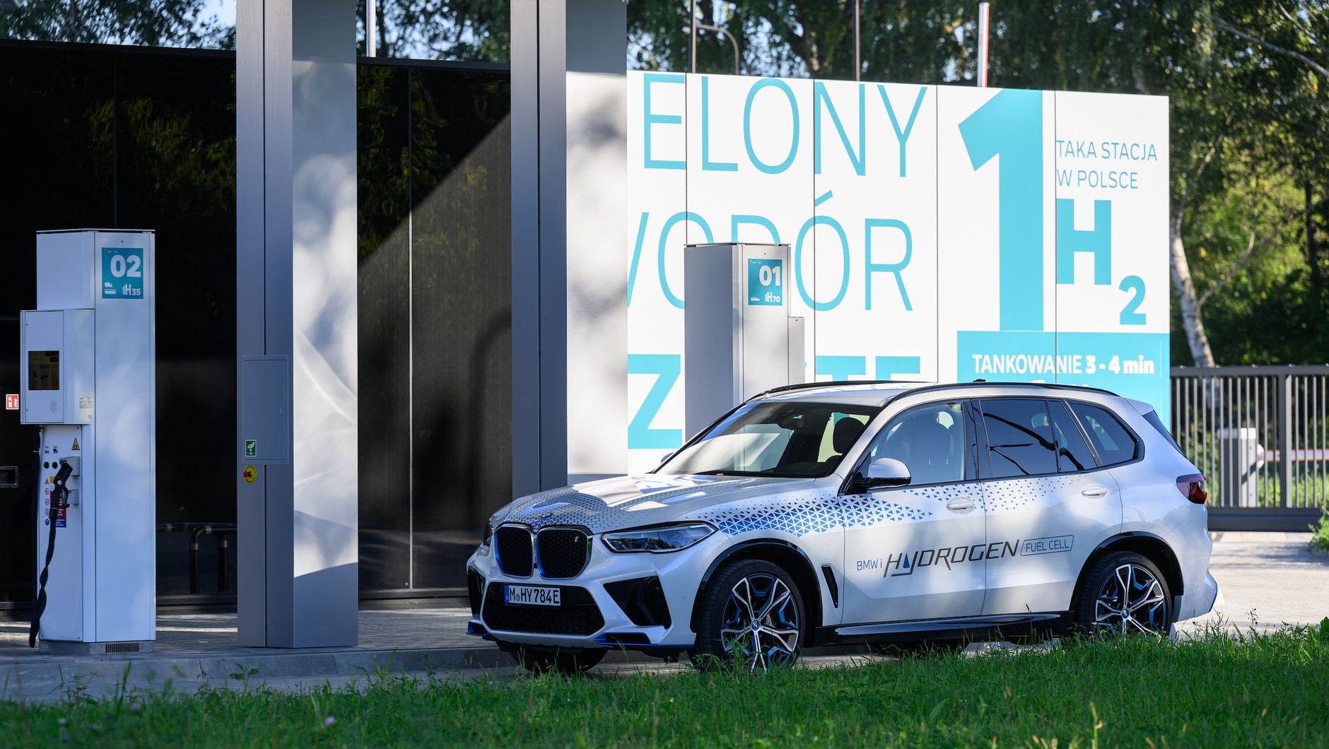 BMW iX5 Hydrogen na jedynej stacji tankowania wodoru w Polsce