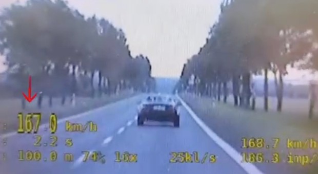 Nie widział i nie słyszał, a mimo to pędził niemal 170 km/h. Dostał ponad 10 tys. zł mandatu i 35 punktów