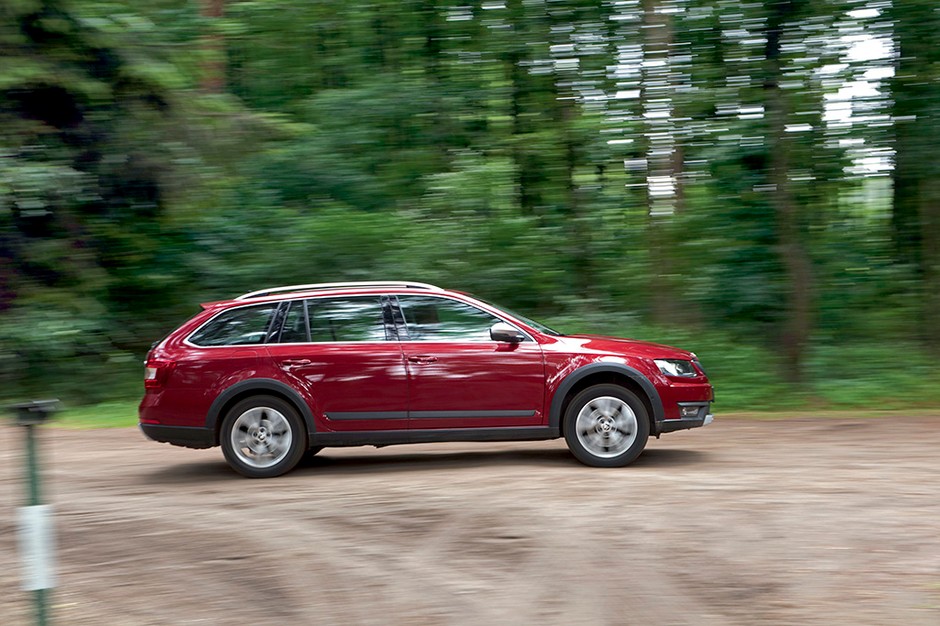 Uterenowione kombi - Seat Leon X-Perience kontra Skoda Octavia Scout i Volkswagen Golf Alltrack