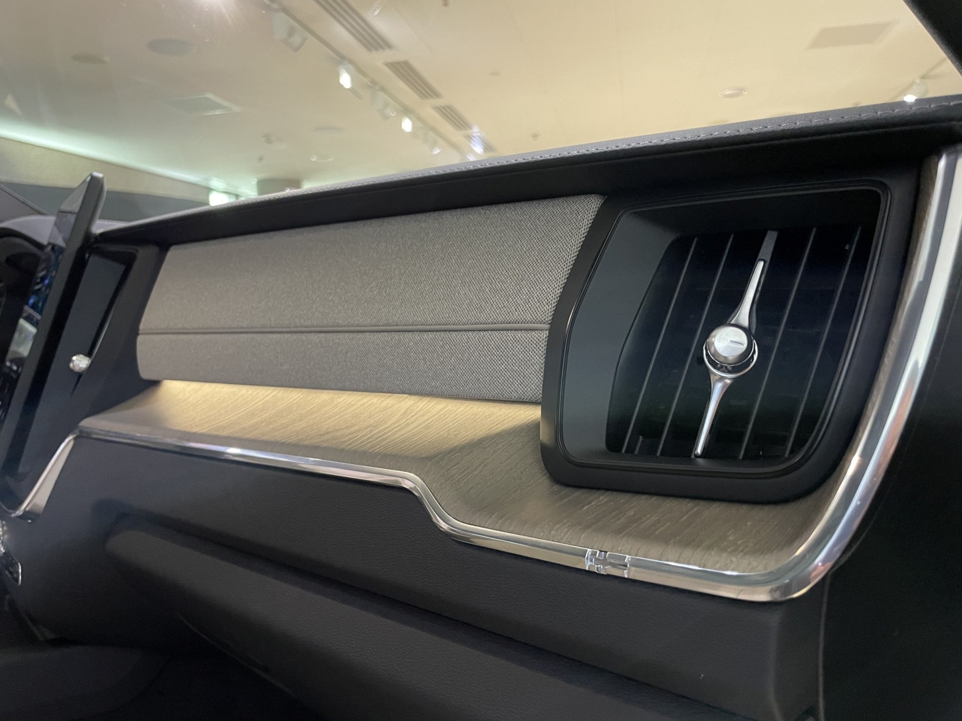 Volvo XC60 (2027)