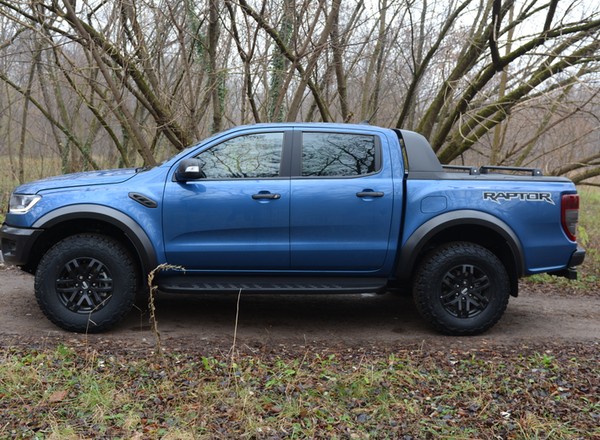 Ford Ranger Raptor – pick-up na sterydach