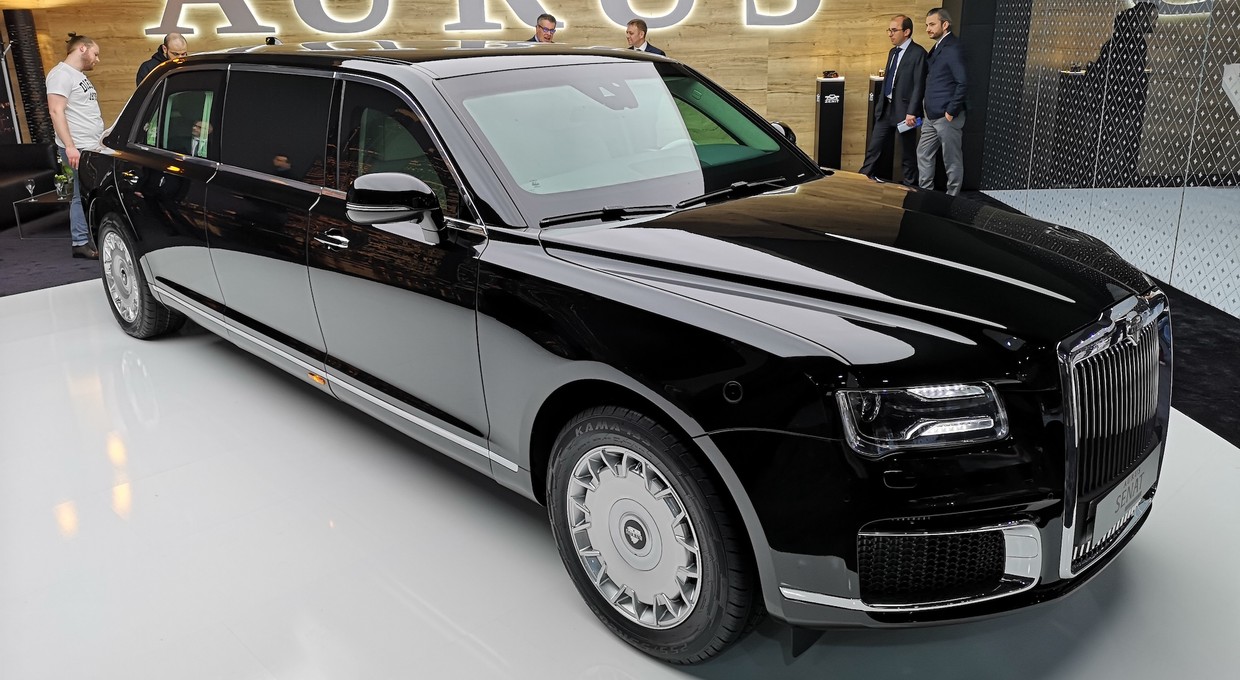 Władimir Putin w rosyjskiej limuzynie marki Aurus. Koniec z BMW i Mercedesami