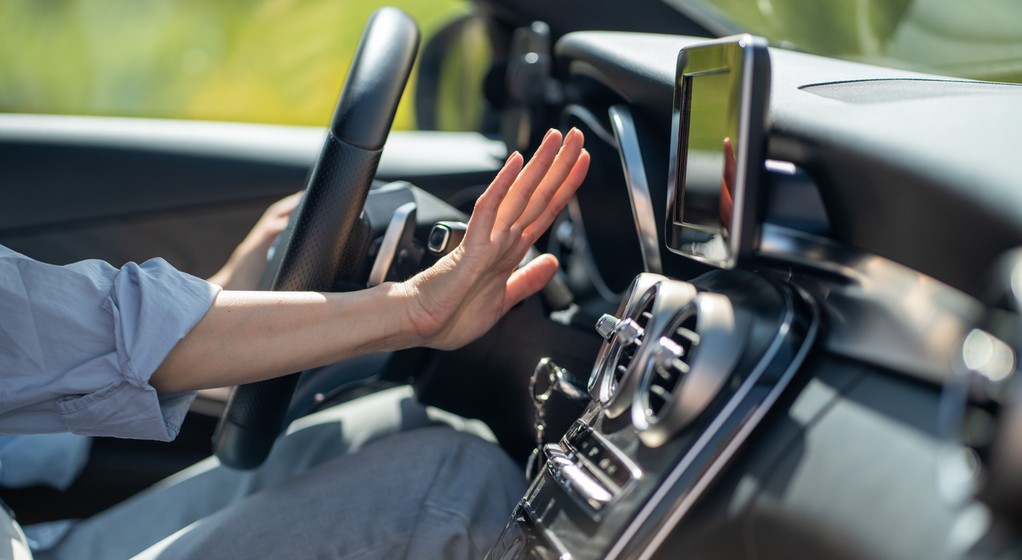 Kierowca w samochodzie