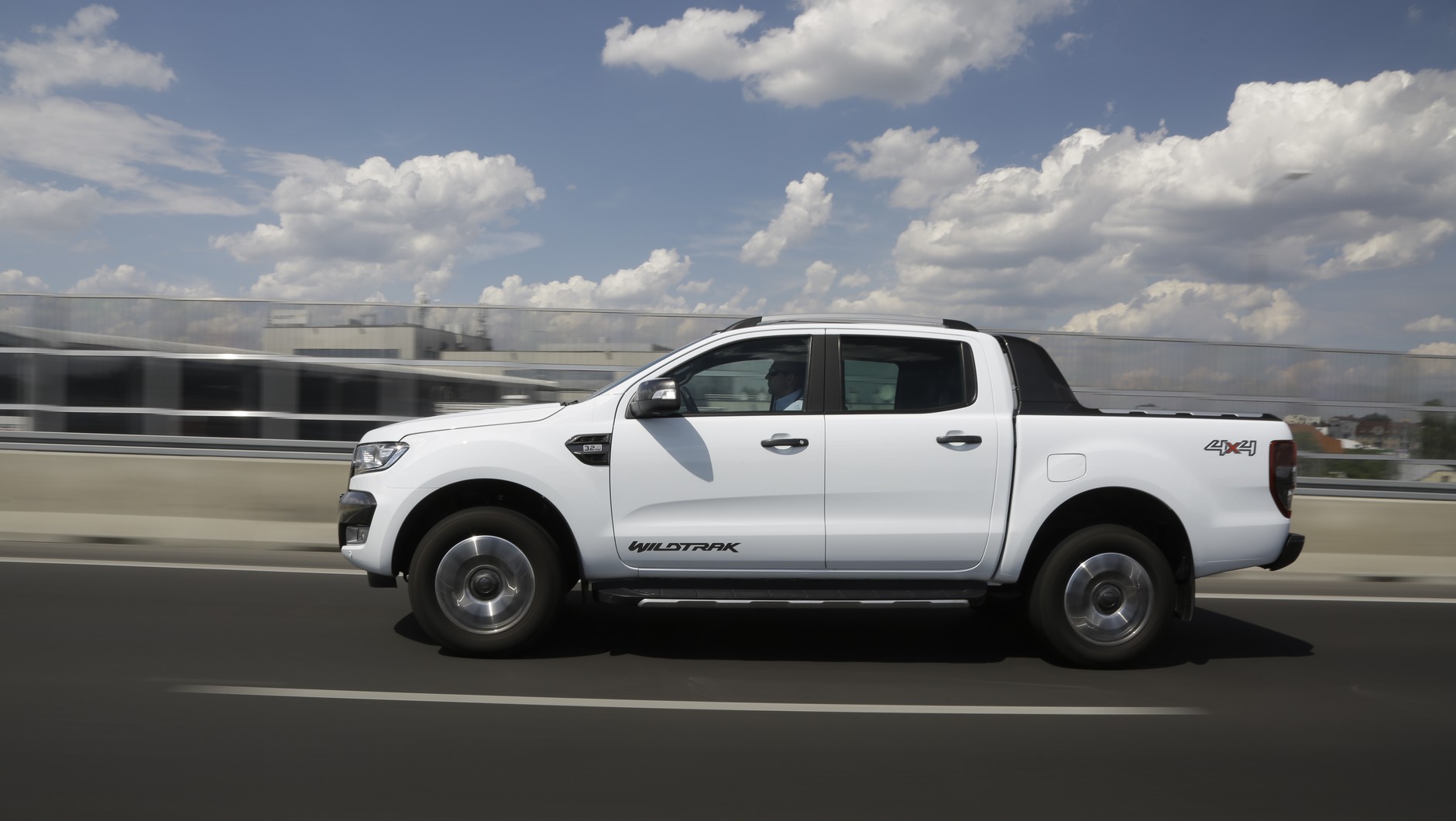 Ford Ranger: choć ma największy i najmocniejszy silnik, z powodudużej wagi wcale nie przyspieszał najlepiej. Za to podczas podjazdu w piasku radził sobie doskonale