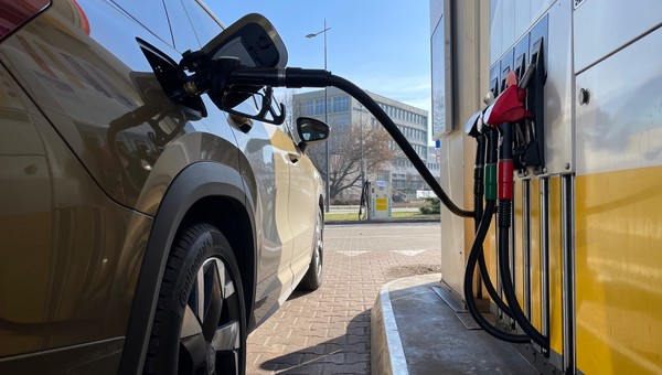 Tankowanie samochodu olejem napędowym