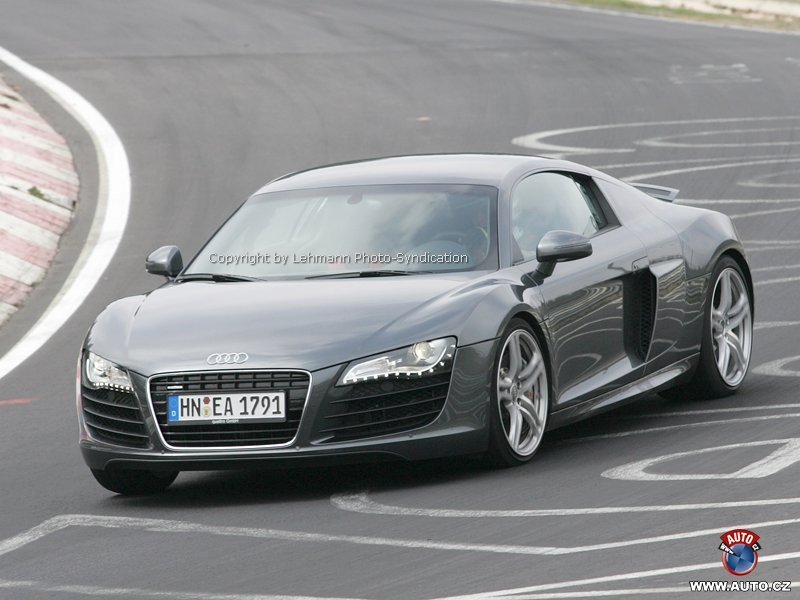 Zdjęcia szpiegowskie: nowy Mercedes-Benz SLC będzie konkurentem Audi RS8