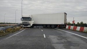 Droga S8 i autostrada A1 zablokowane. Na obu trasach doszło do wypadków z udziałem ciężarówek