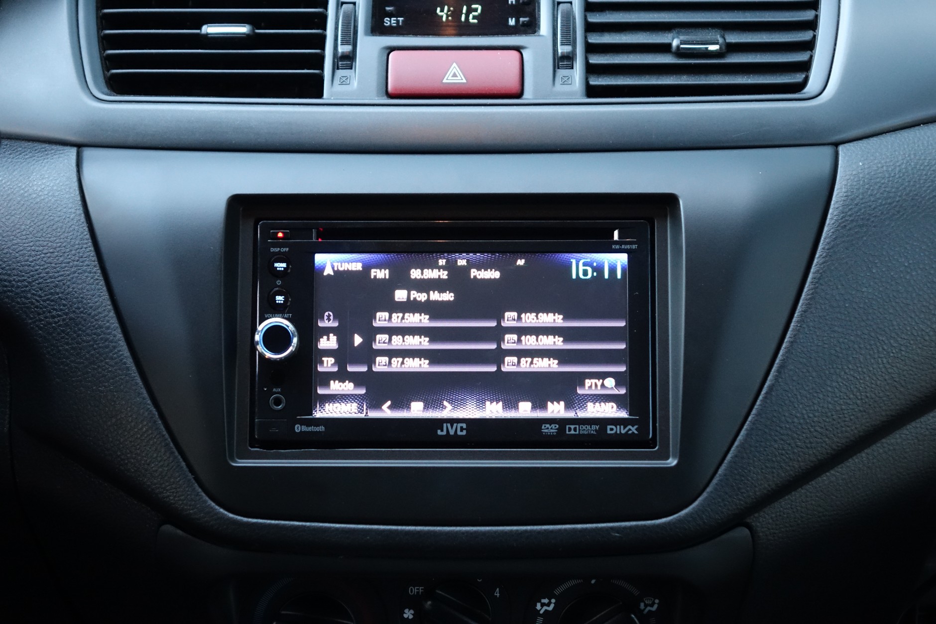 Czy można zamontować większe radio? 2 DIN zamiast 1 DIN