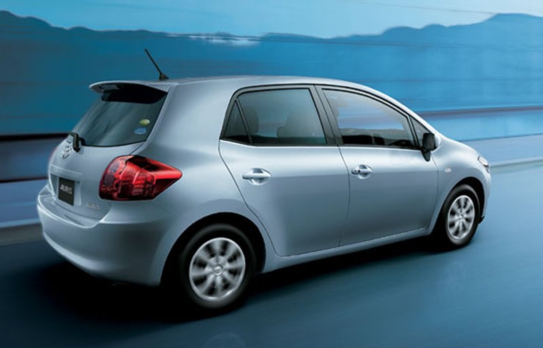 Toyota Auris – rozpoczęcie sprzedaży na rynku japońskim