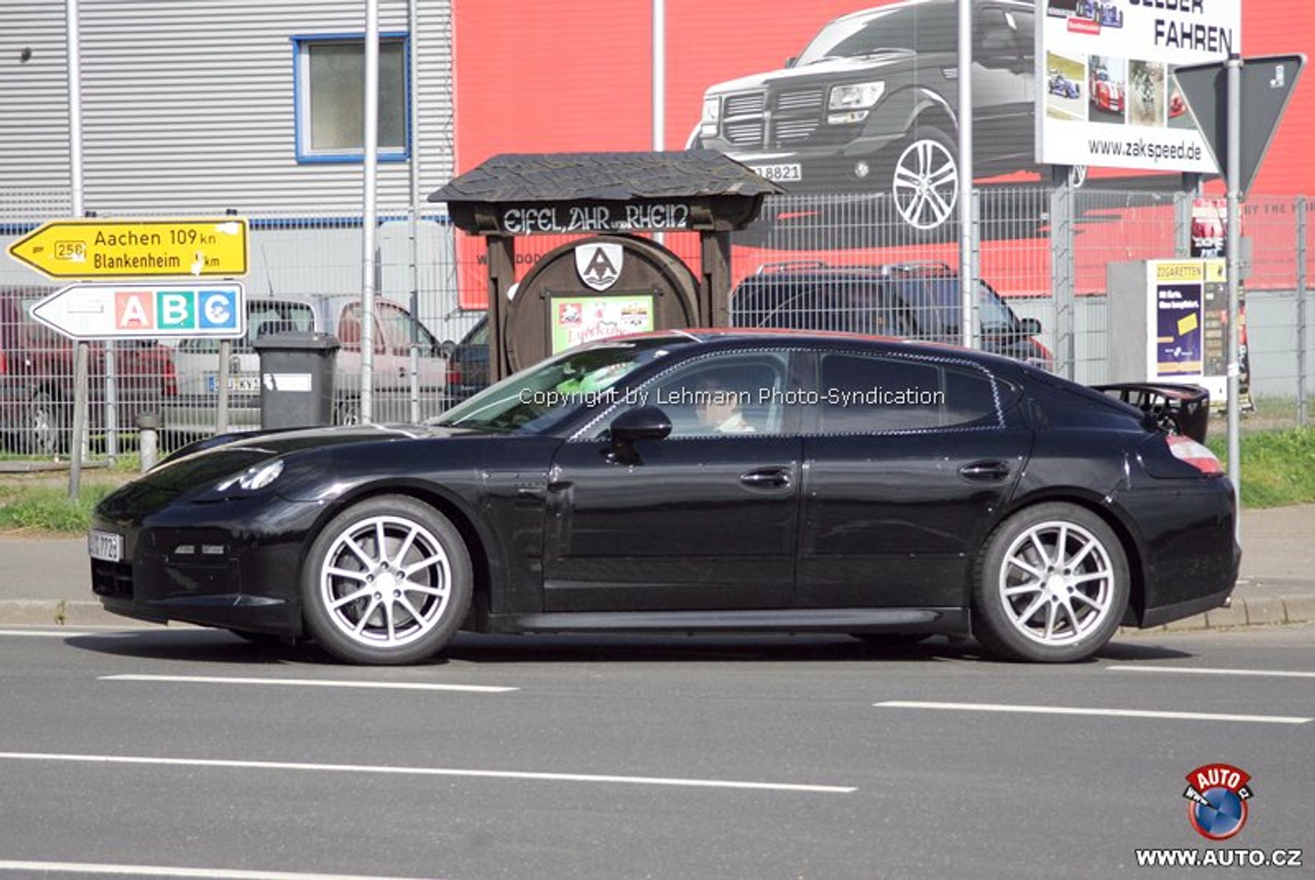 Zdjęcia szpiegowskie: Porsche Panamera odsłania swoje oblicze