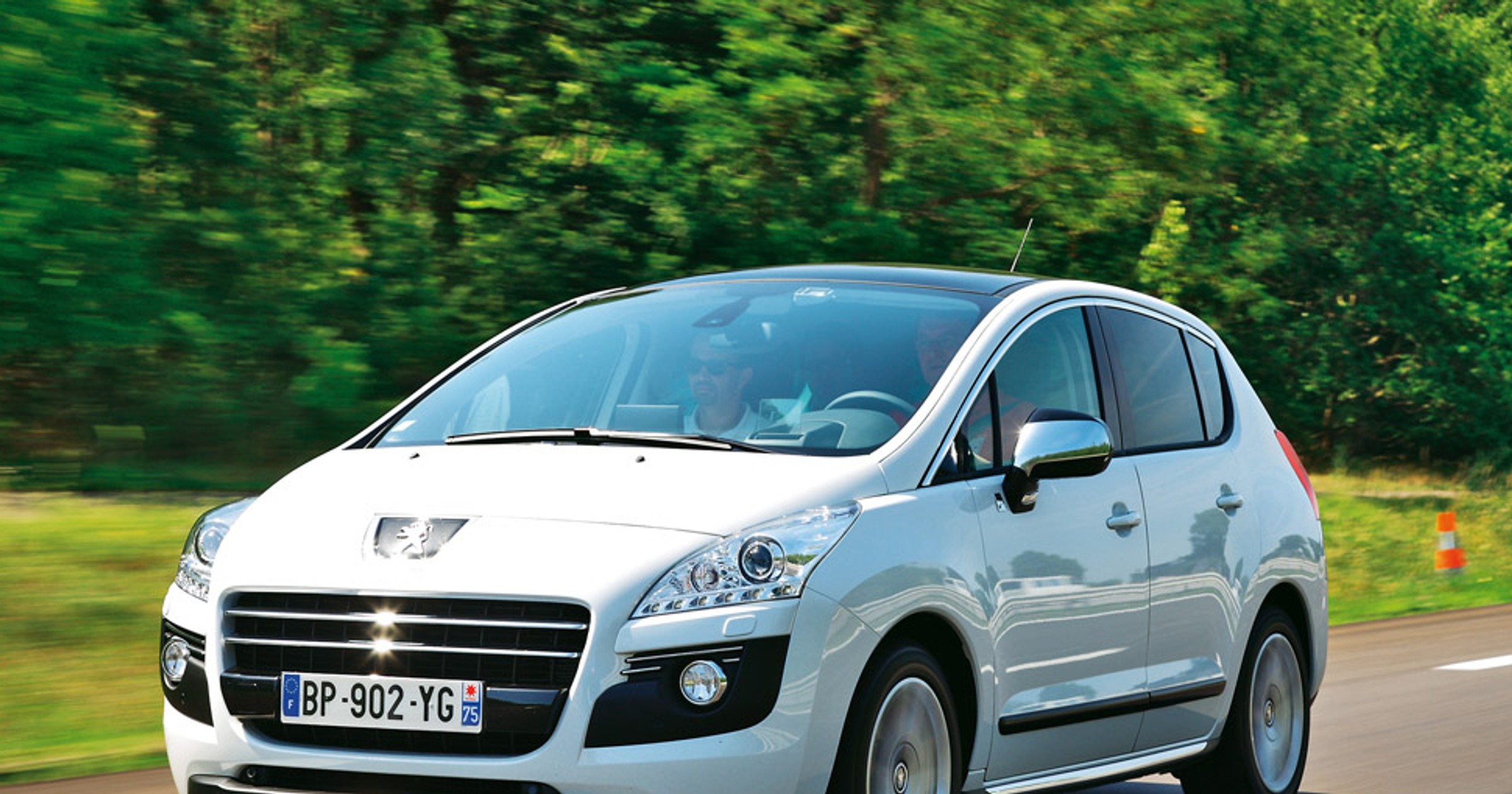 Peugeot 3008 Hybrid4: francuski przepis na hybrydę: diesel plus silnik elektryczny