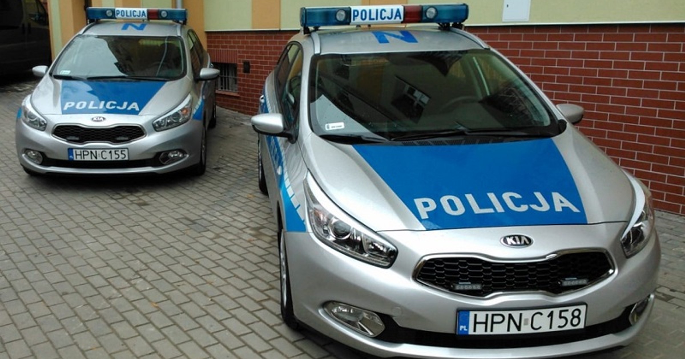 Policjanci zatrzymali Mazdę. Zamiana miejsc nie pomogła
