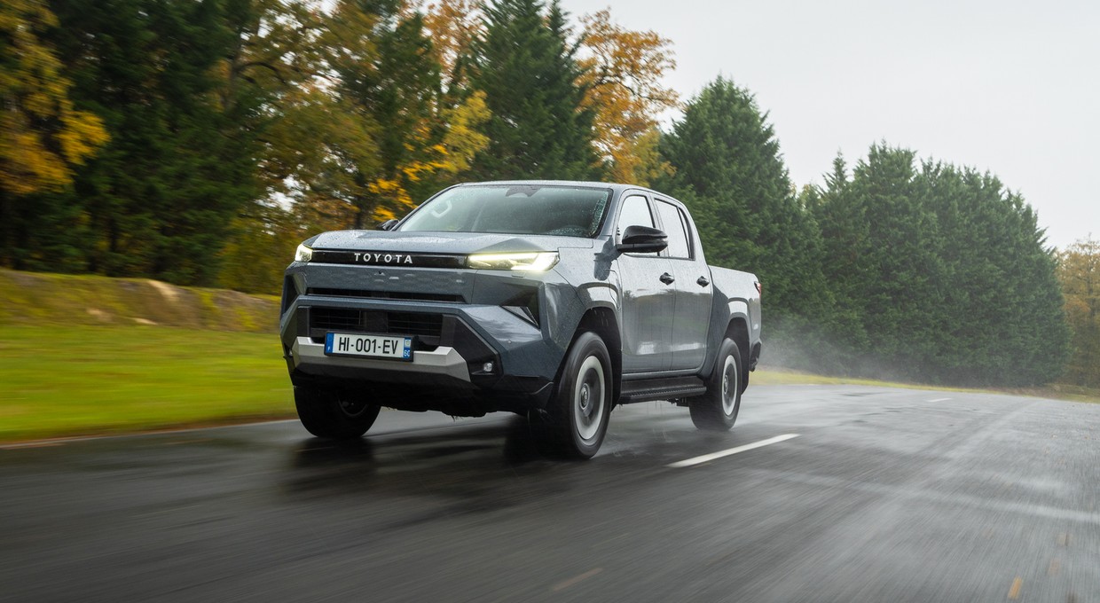 Nowa Toyota Hilux oficjalnie. Ma największy wybór napędów ze wszystkich Toyot