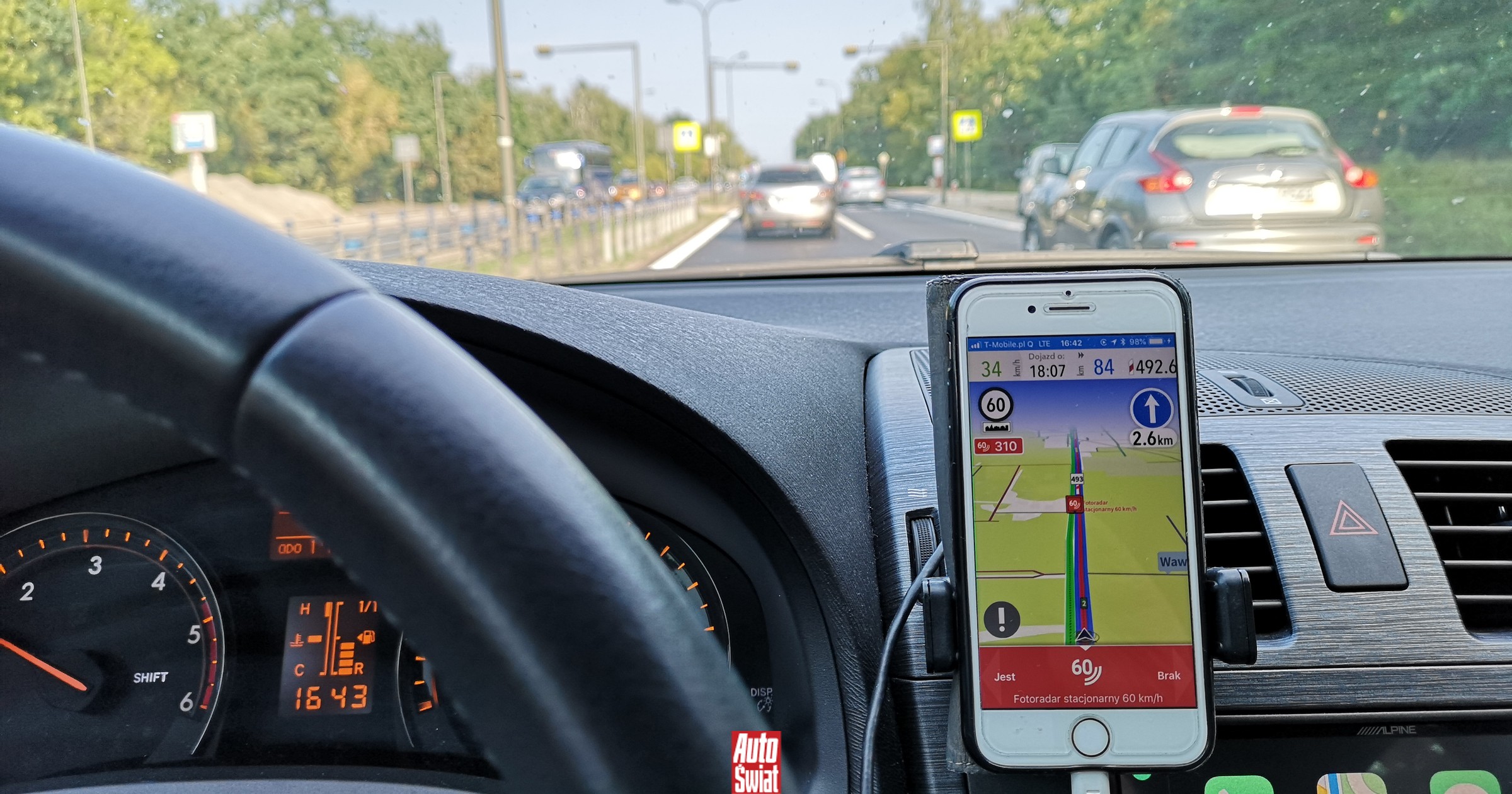 Wlepiają mandaty za mapy z fotoradarami. Gdzie kategorycznie trzeba je wyłączyć?