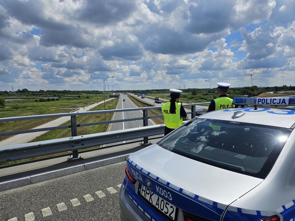 Policjanci ustawili się na wiadukcie. Wszystko mieli, jak na dłoni