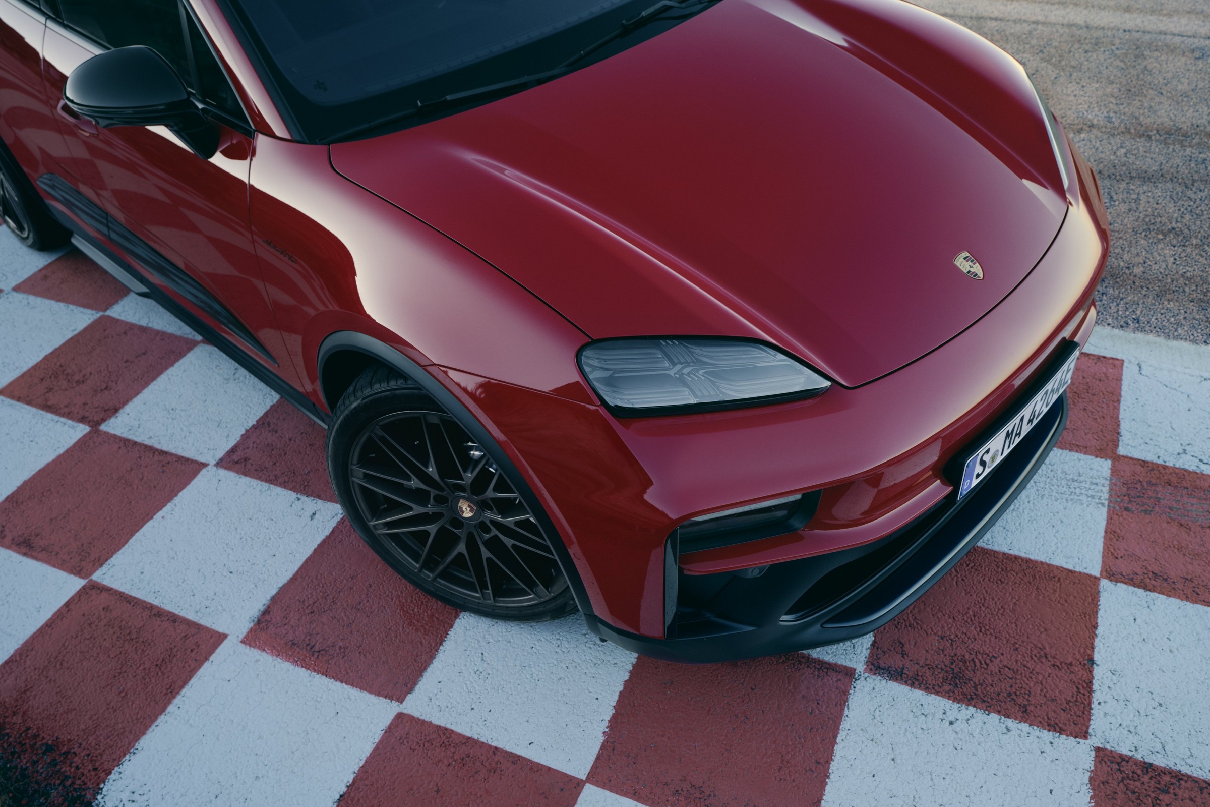 Takiego SUV-a Porsche jeszcze nie miało. Na rynek wjeżdża elektryczny Macan GTS