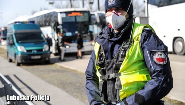 Państwa UE uzgodniły nowe środki walki z pandemią. Jakie zalecenia dla podróżnych?