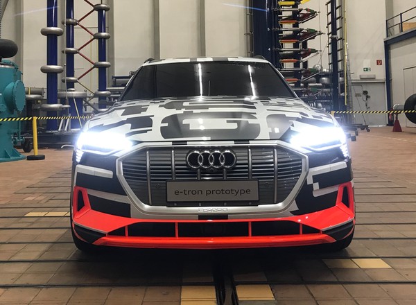 Audi e-tron - elektryczny SUV z bliska