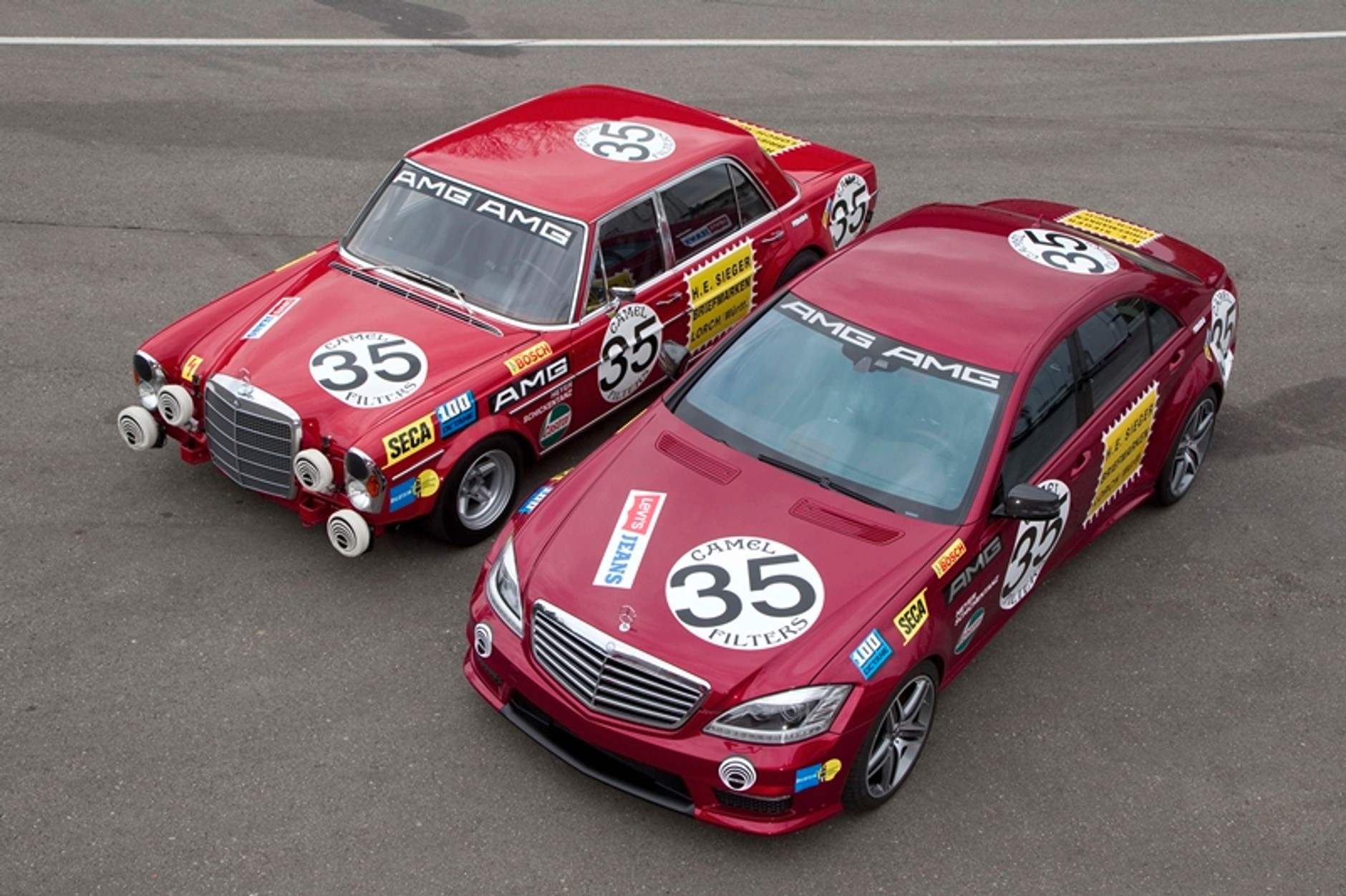 Dziadek i wnuczek szaleją na torze