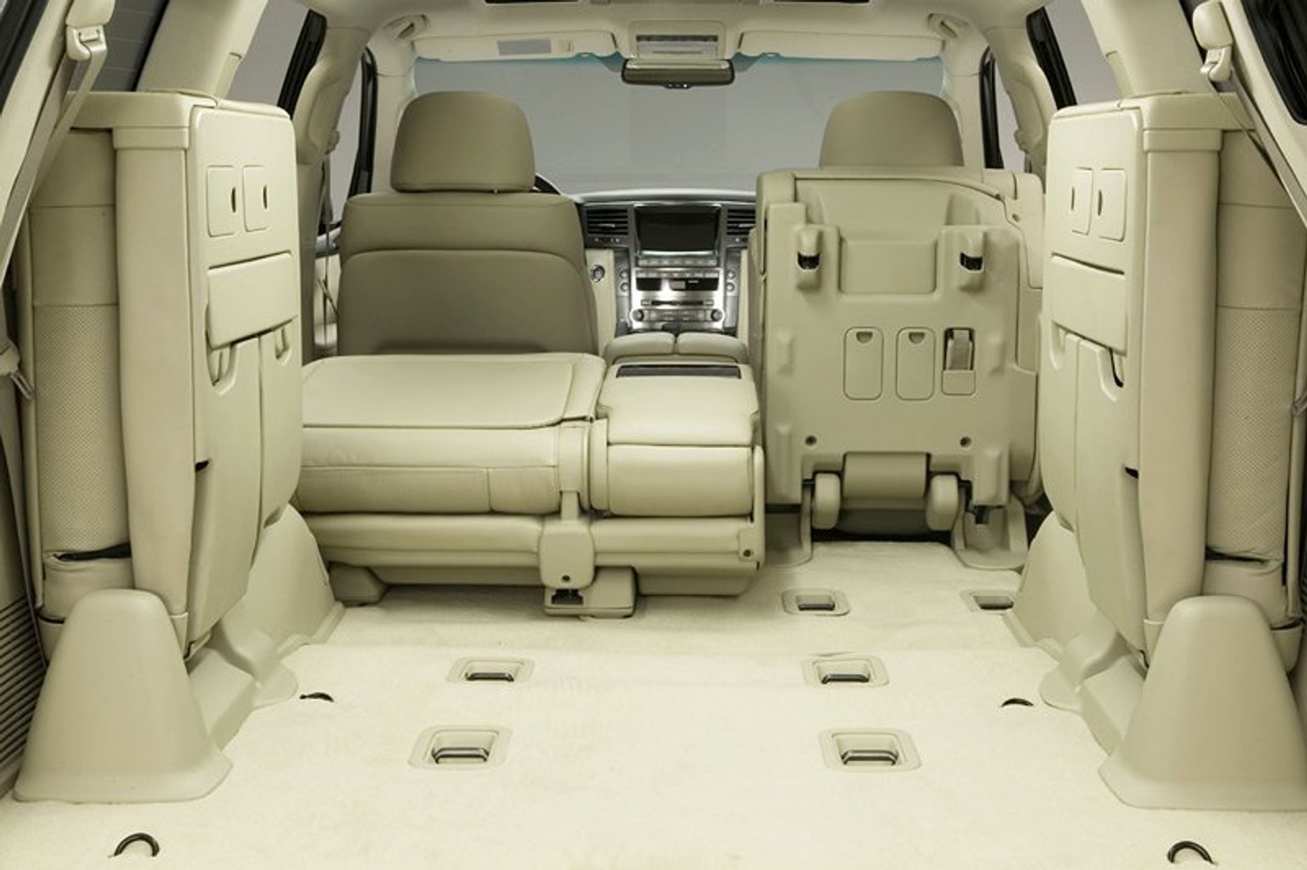 Lexus LX 570 nowa kreacja na temat Land Cruisera