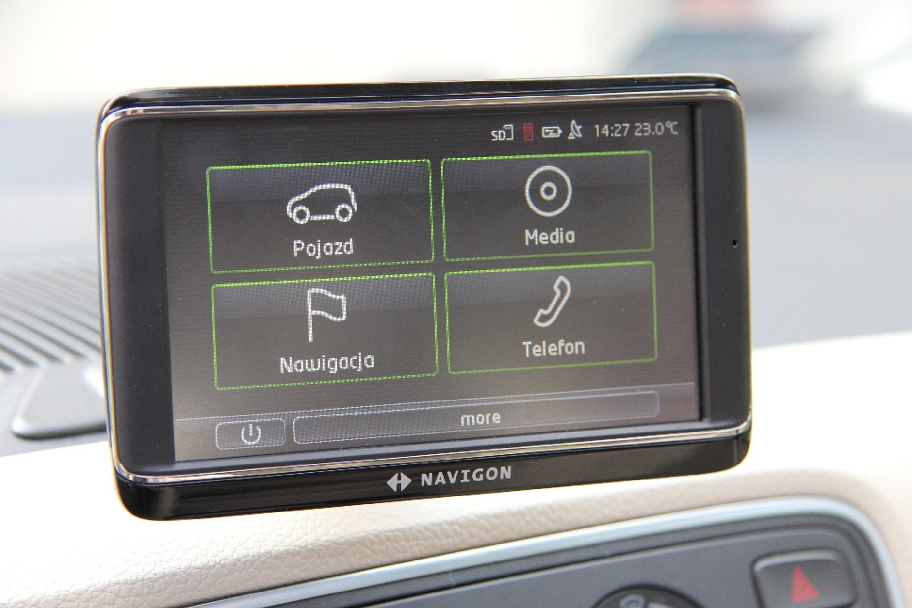 Bardzo czytelne menu nawigacji Navigon Move&amp;Fun.