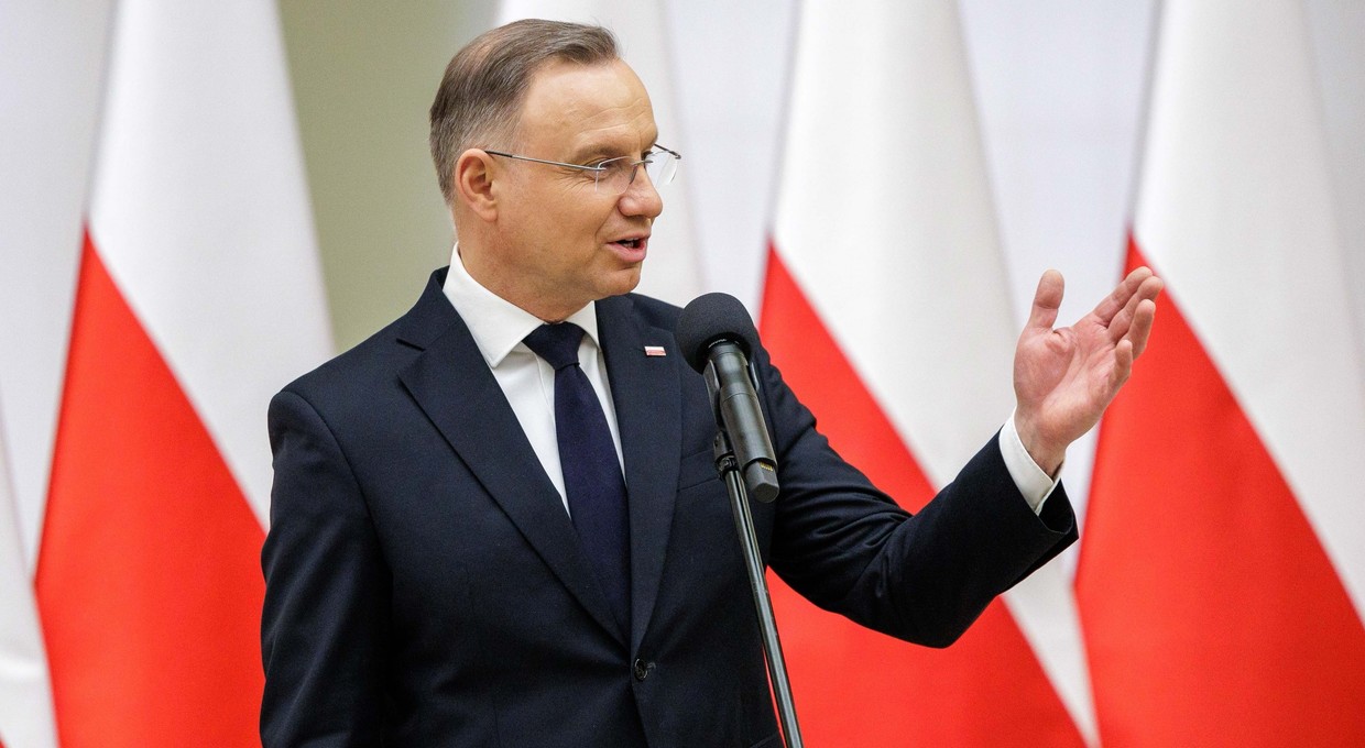 Andrzej Duda wyjaśnia, dlaczego nie prowadzi swojego samochodu. "Przymierzam się"