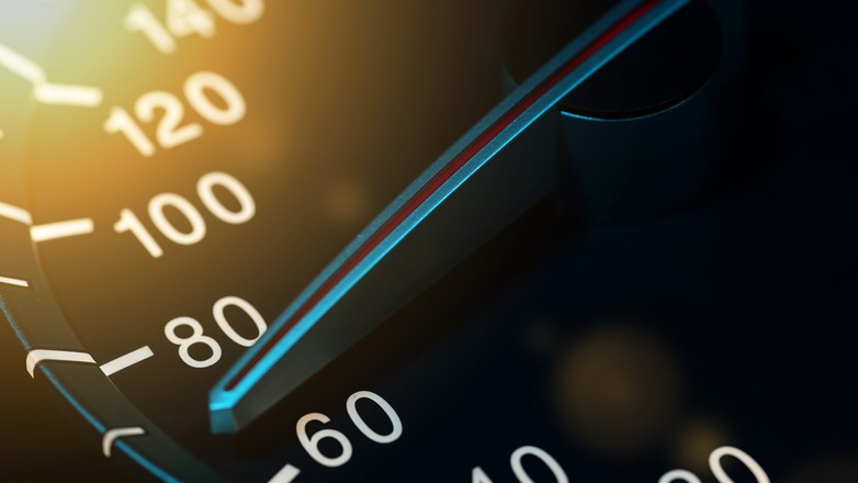 Przyspieszenie chińskich aut ma być ograniczone, ale tylko częściowo