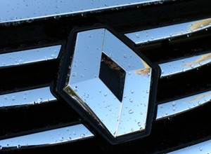 Renault dąży do fuzji z Nissanem i wykupienia Fiata