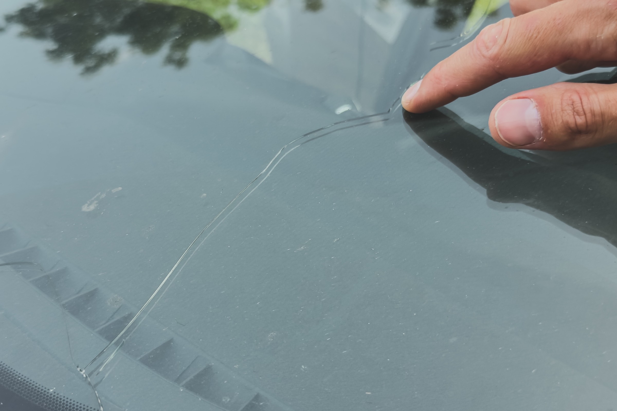 Ile kosztuje wymiana przedniej szyby w samochodzie i czy trzeba długo czekać? To zależy, ale nie jest tanio