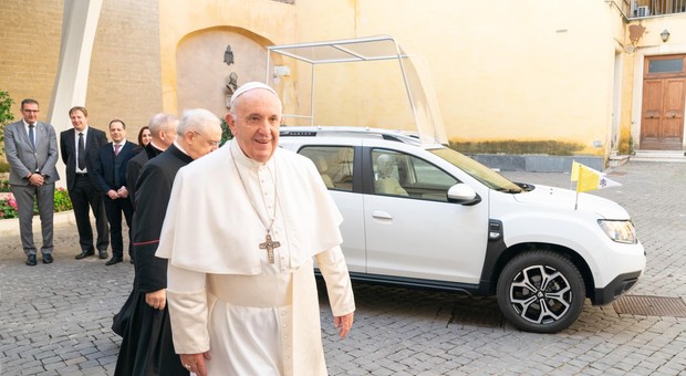 Dacia Duster - nowe oficjalne papamobile Papieża Franciszka