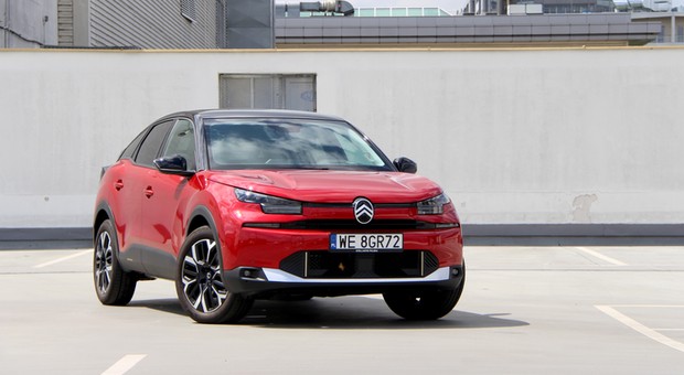 Nowy Citroen C4 Hybrid kosztuje od 103 tys. zł. Okazja czy niekoniecznie?