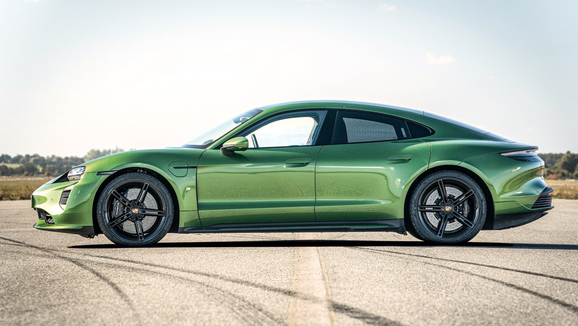Porsche Taycan Turbo (I, 2022) - linia dachu jest niemal identyczna, jak w Audi.