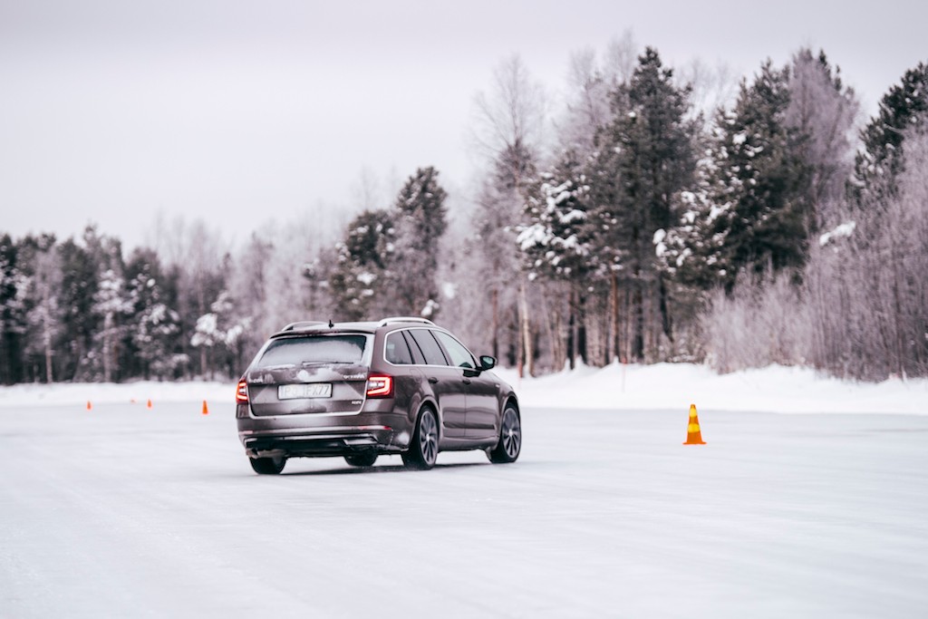 Skoda 4x4 – jazda na lodzie i śniegu