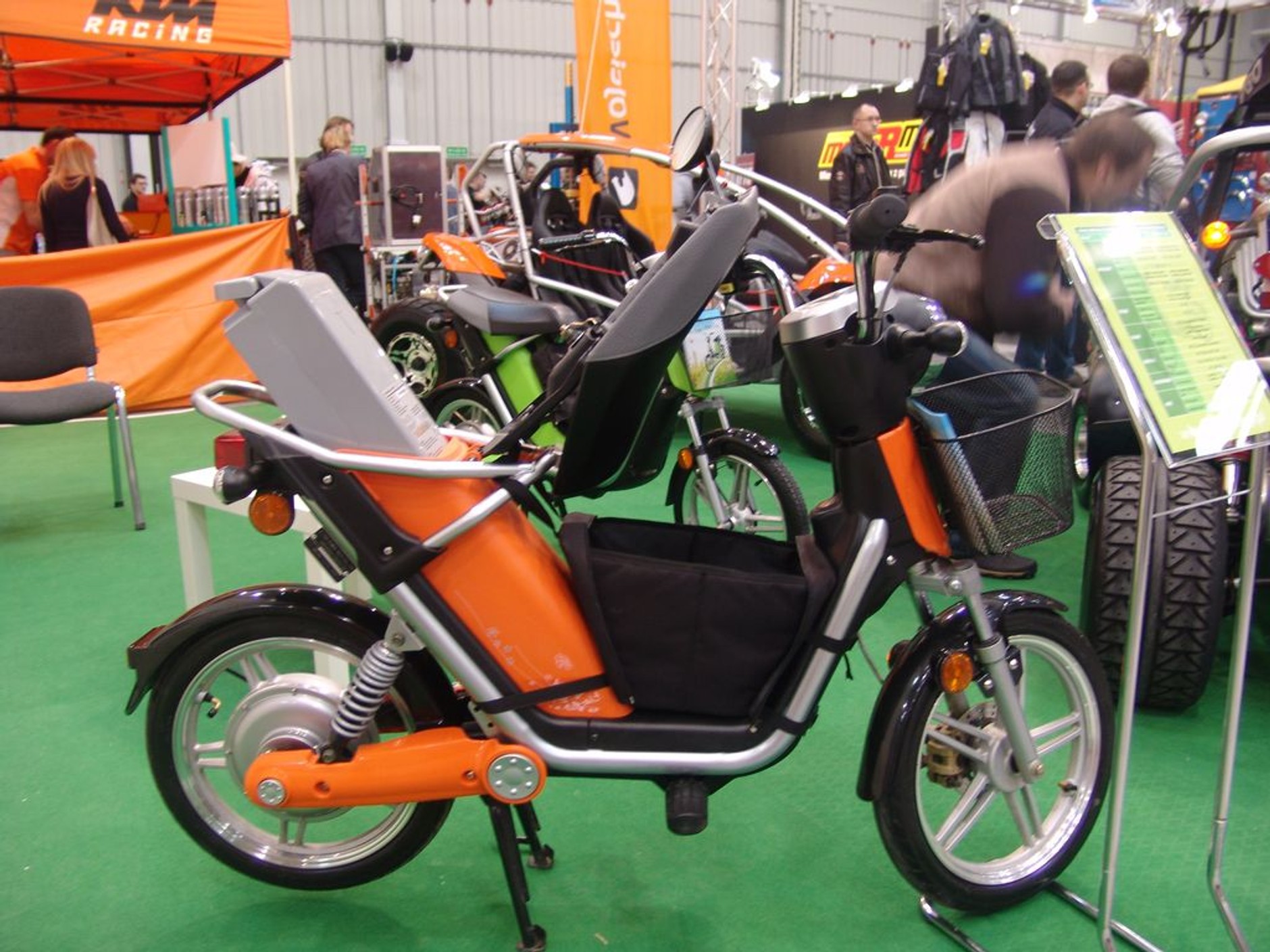 III Ogólnopolska Wystawa Motocykli i Skuterów: premiery i atrakcyjne hostessy (galeria)