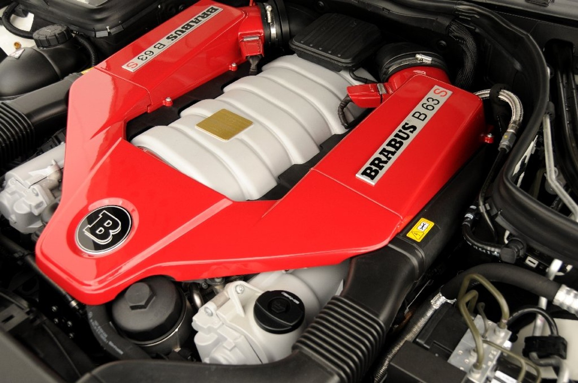 Mercedes E63 AMG - 555 KM od Brabusa