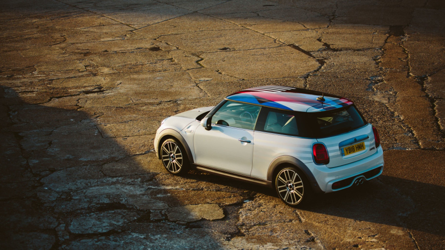 Okolicznościowa wersja Mini Coopera S z okazji ślubu księcia Harry-ego