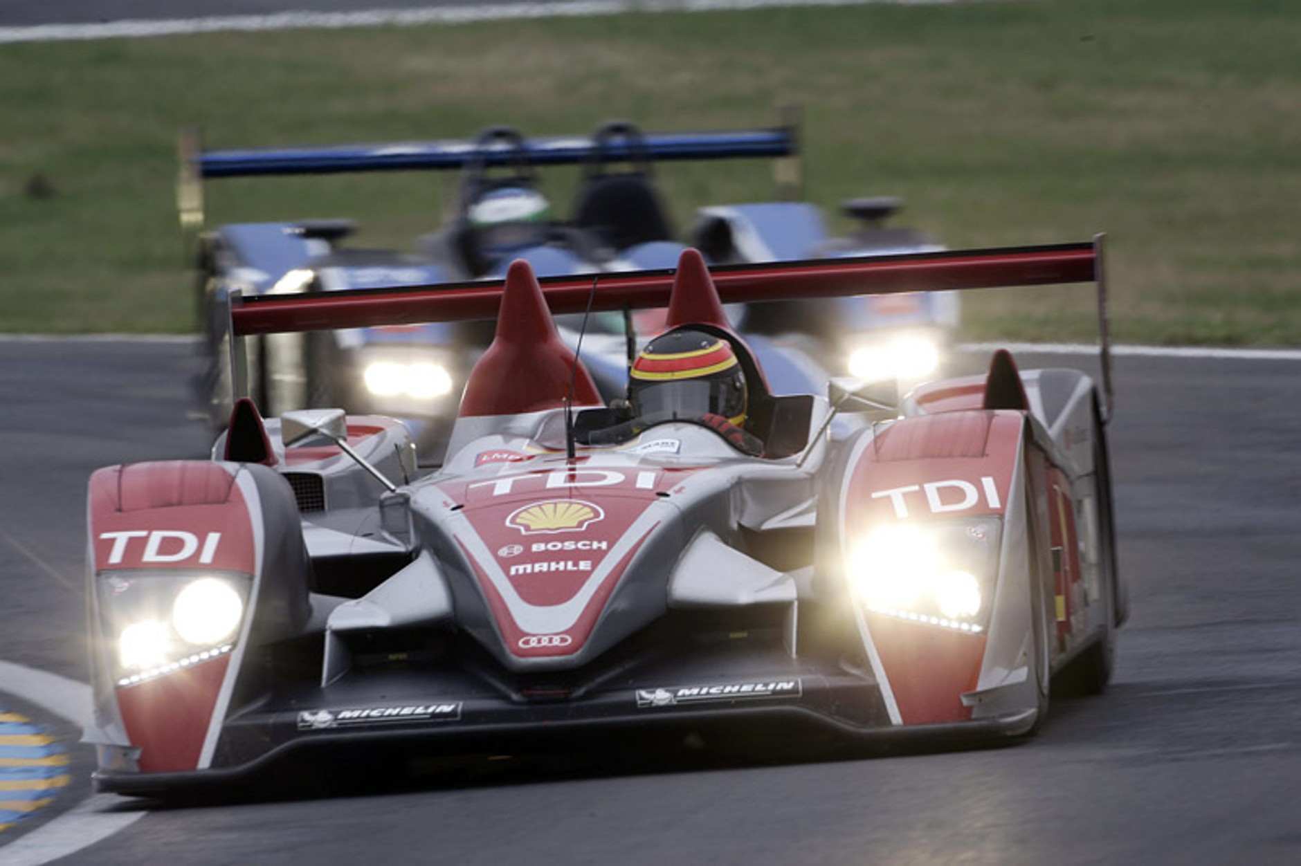 24 godziny Le Mans 2008: niespodziewana porażka Peugeota (fotogaleria)