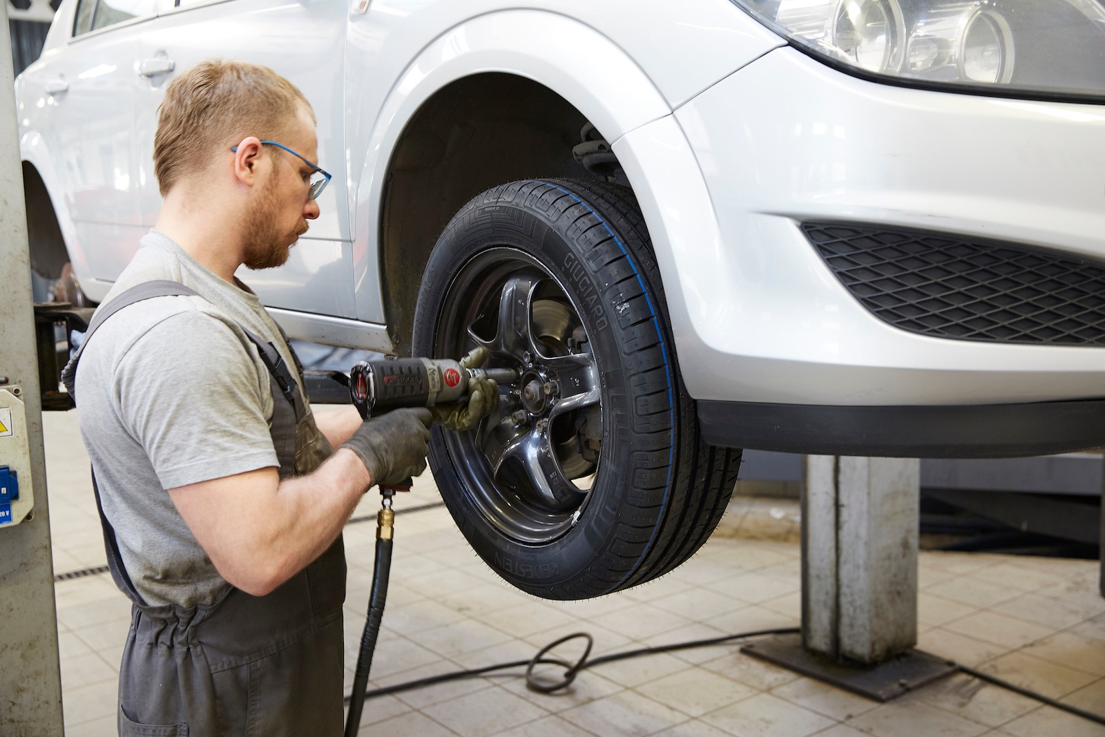 Wymiana opon w serwisie