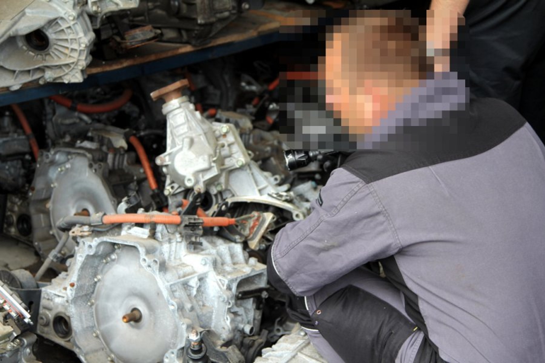 Dziupla samochodowa ze skradzionymi autami i częściami zamiennymi