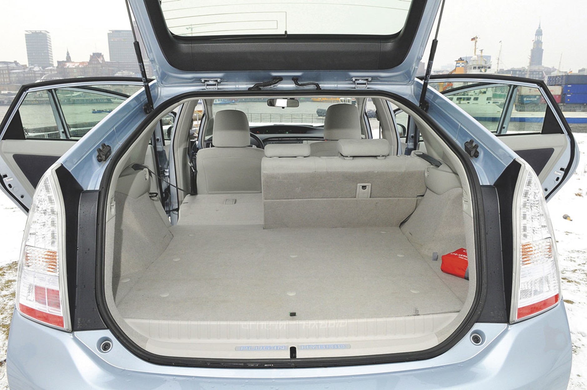 Opel Ampera kontra Toyota Prius i Renault Fluence: czy elektrycznym autem można jeździć na co dzień