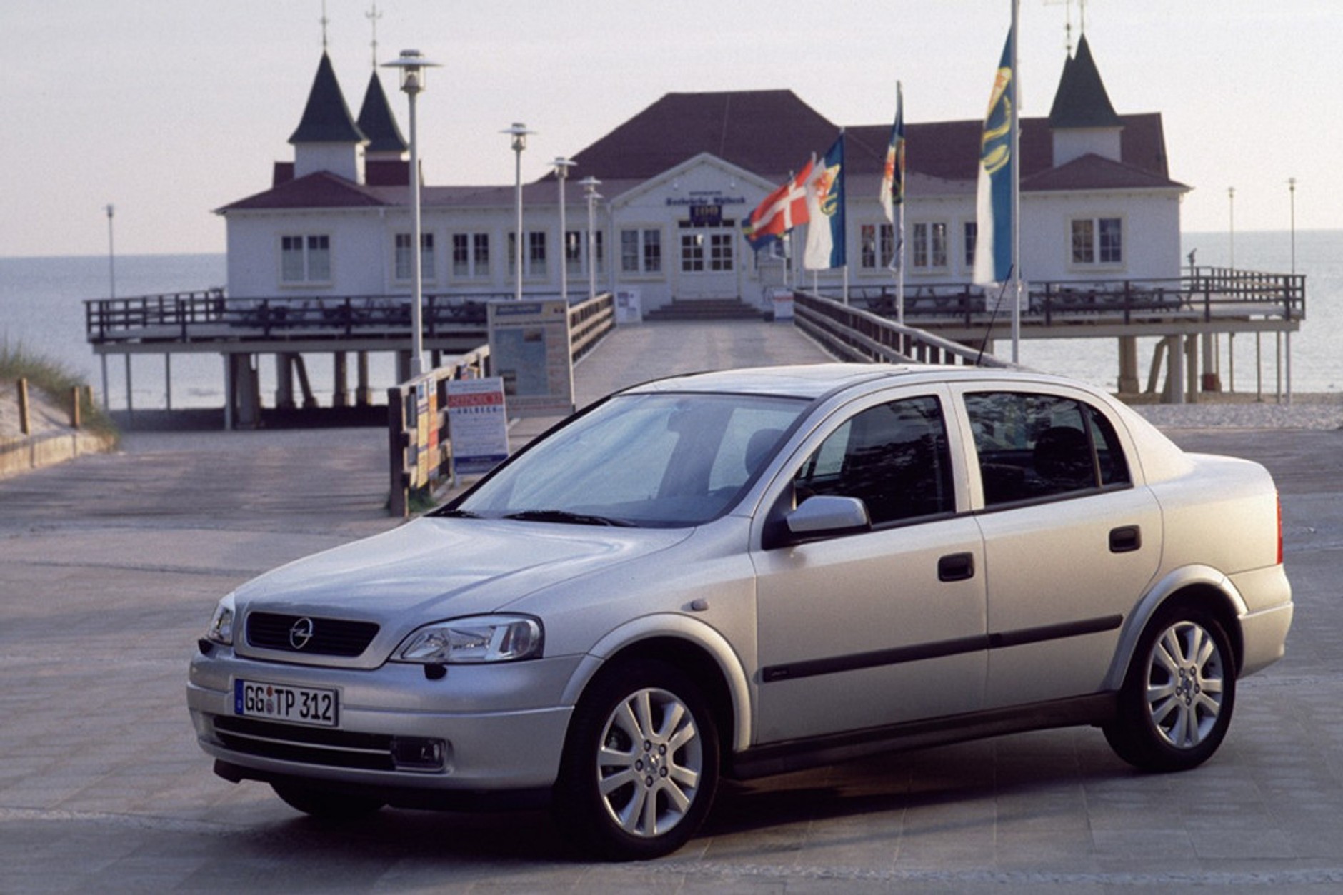 50 lat kompaktowych sedanów Opla