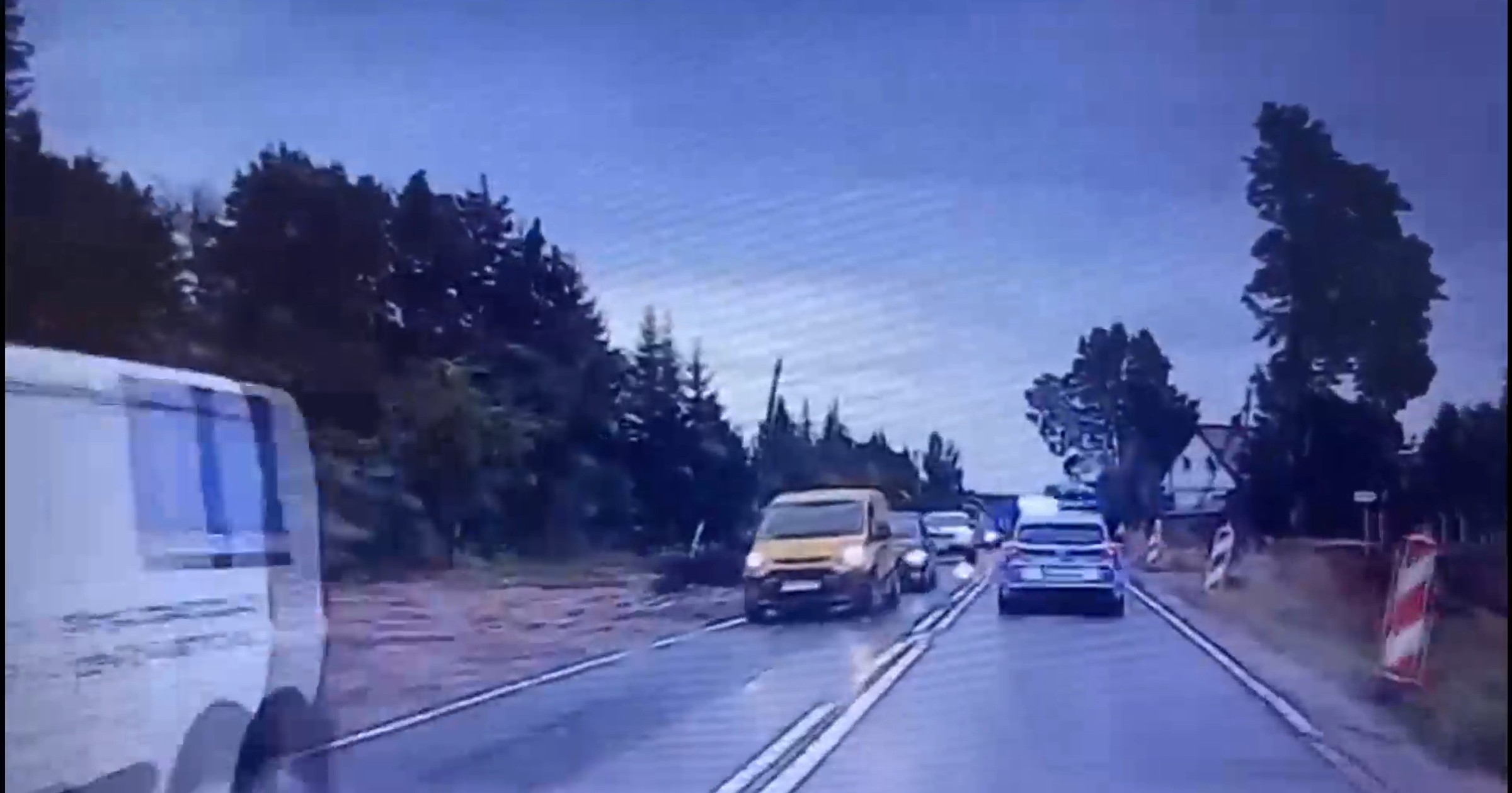 Kierowca ciężarówki wyprzedzał na pasach. Szybko dostał karę