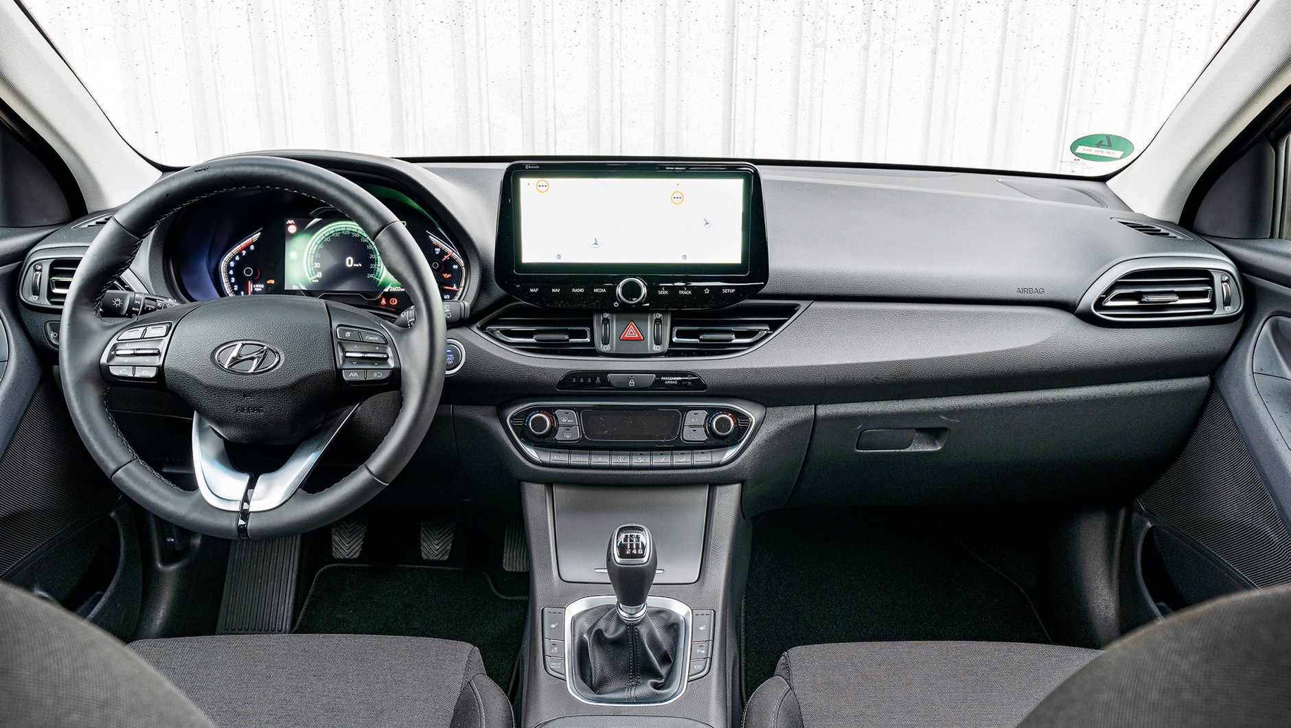 Hyundai i30 1.0 T-GDI - kokpit