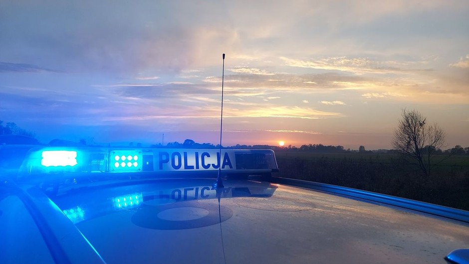 Kierowca Scenica nie reagował na sygnały policjantów. Trzeba było go gonić