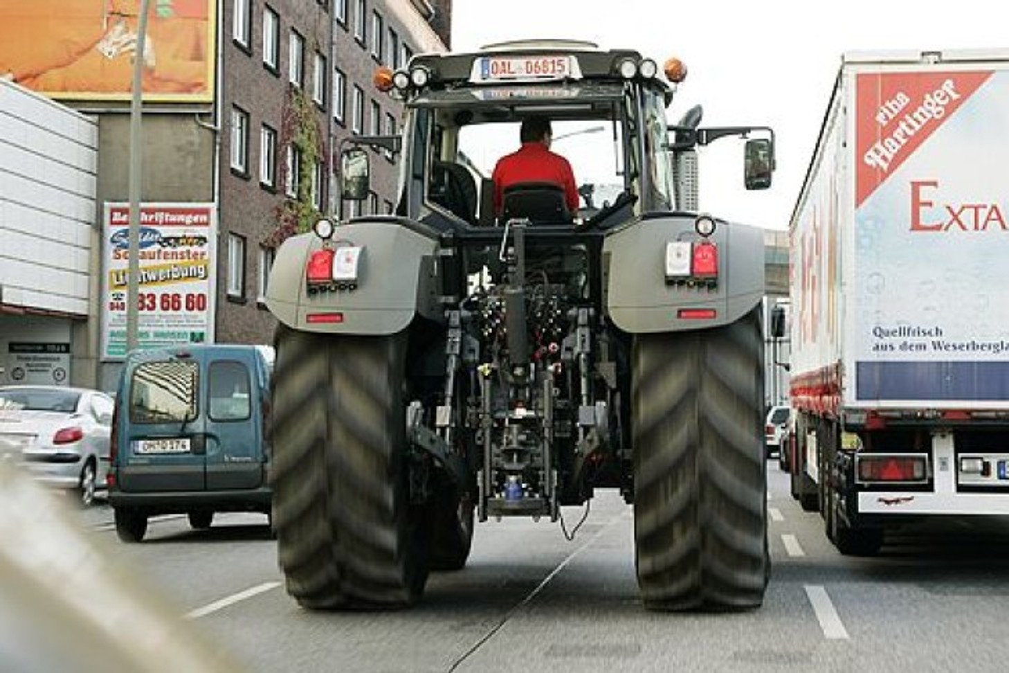 Mając prawo jazdy kategorii B możemy jeździć ciągnikiem rolniczym, ale samym lub z przyczepką lekką!