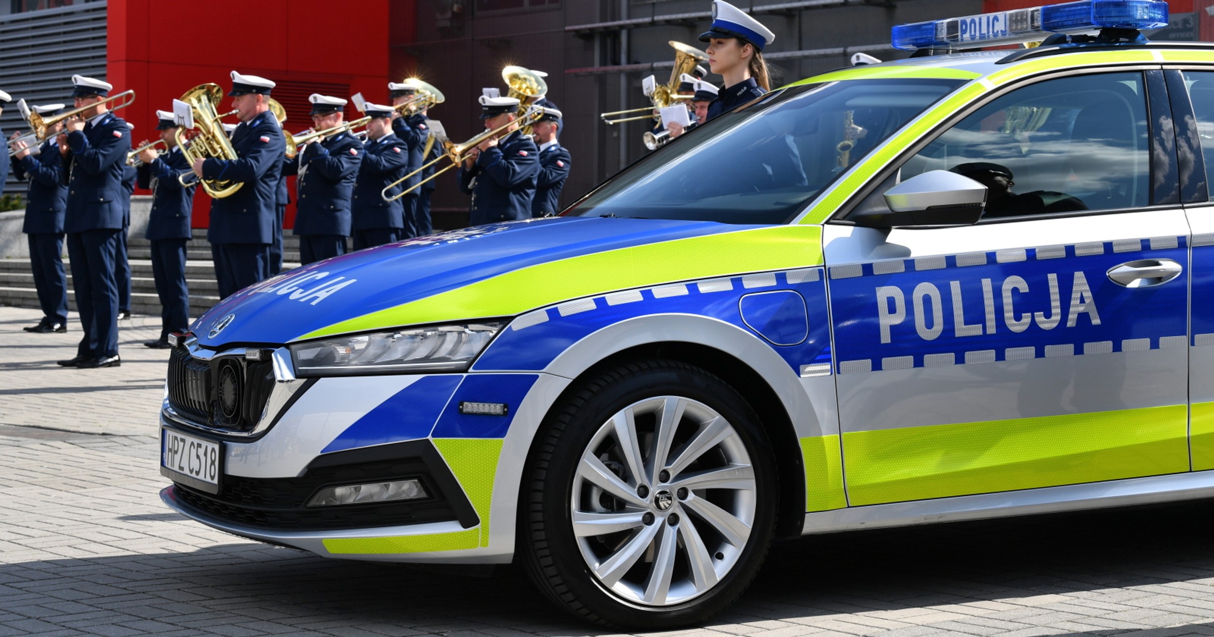 Nowe radiowozy i motocykle polskiej policji