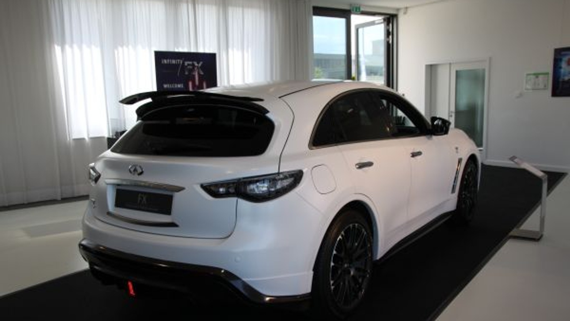 Infiniti FX50 Sebastian Vettel