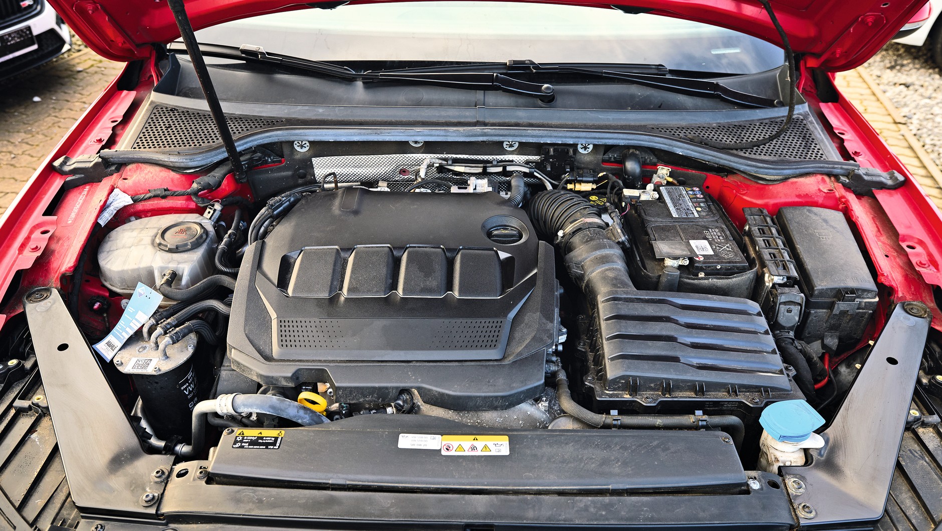 Volkswagen Passat z silnikiem 2.0 TDI o mocy zaledwie 122 KM. Przed liftingiem taką moc miał silnik 1.6 TDI.