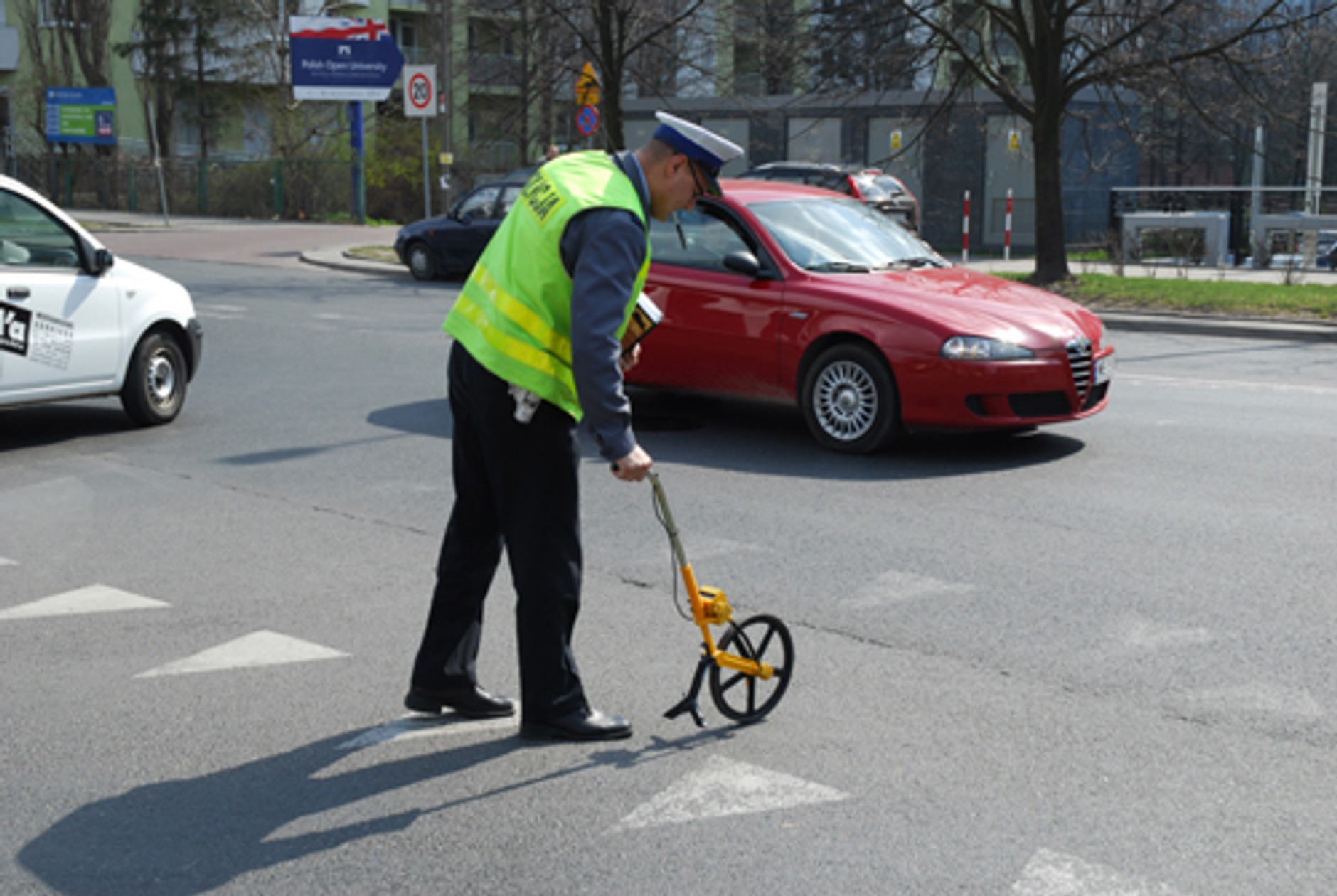 Jak na podstawie śladów policja odtwarza przebieg wypadku?