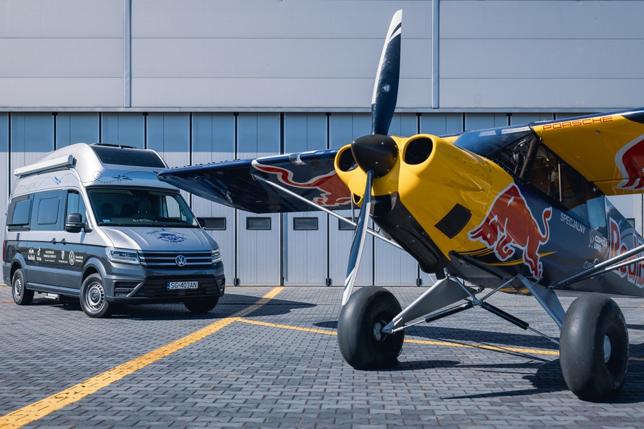 Pilot akrobacyjny Łukasz Czepiela wybrał Volkswagena Grand California